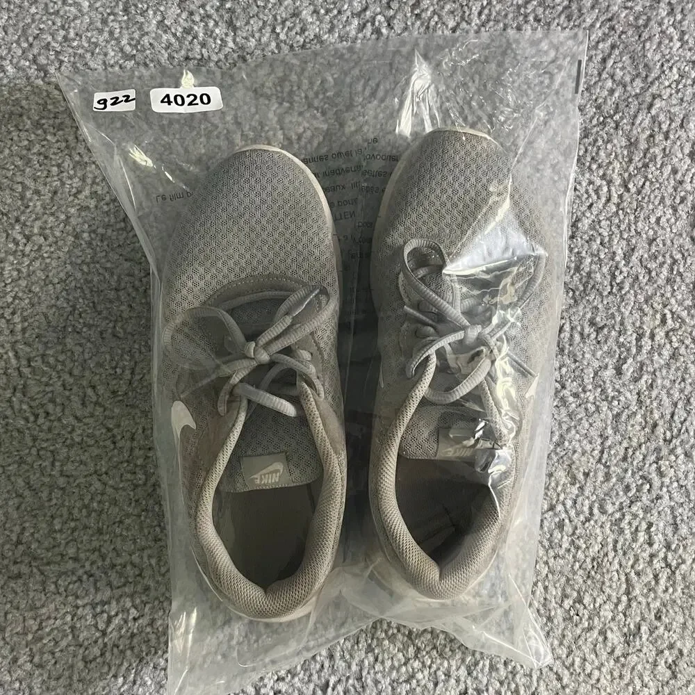 Nike Tanjun Sneakers Kids 6.5Y Wolf Gray white Running Shoes‎